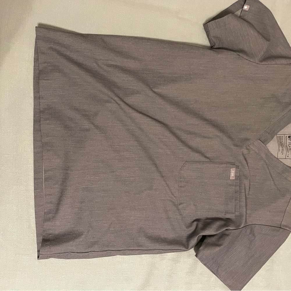Gray M scrub top. Figs. Worn once or twice.